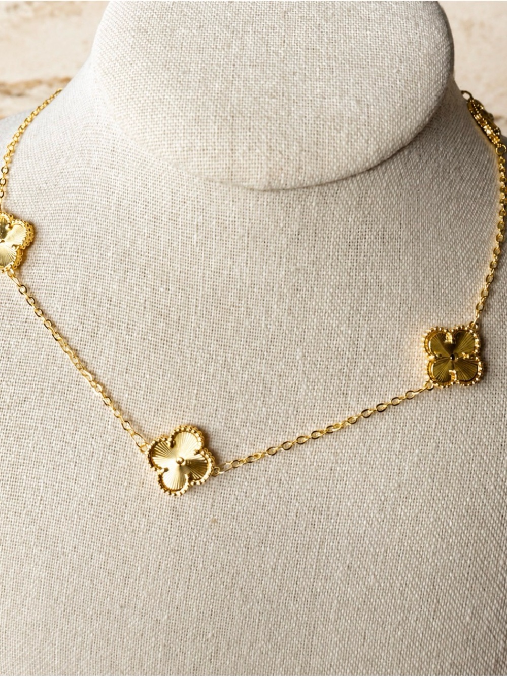 Gold clover Necklace